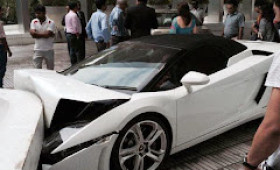 Struth! That’s no way to park a Lambo