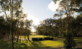 Jasper Hotel Melbourne – Unlimited Golf – Werribee Zoo – Spicers Peak Lodge